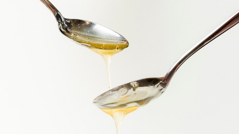 Synergie : L'huile de nigelle avec du miel