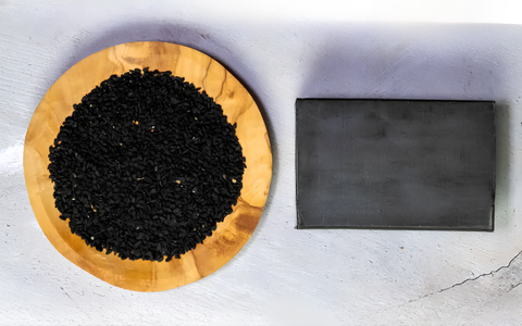 Savon "à la nigelle" ou "enrichi" : quelle différence ?